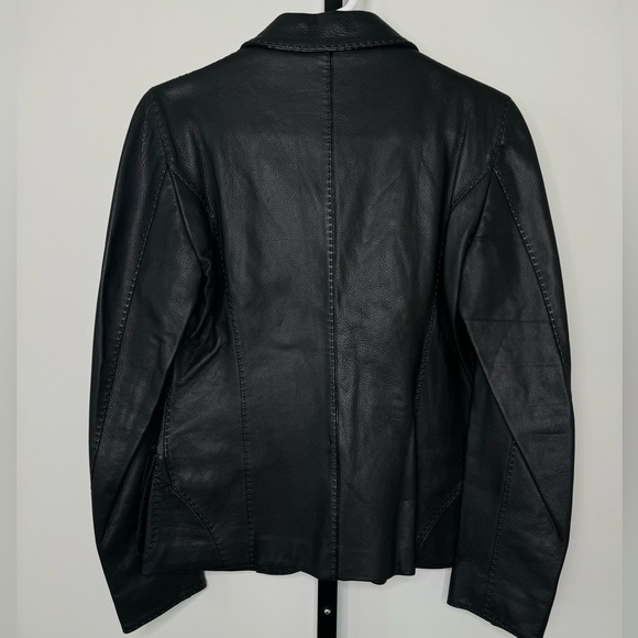 Fendi Women’s Black Leather Jacket – Italian Elegance & Timeless Design - Picture 4 of 9
